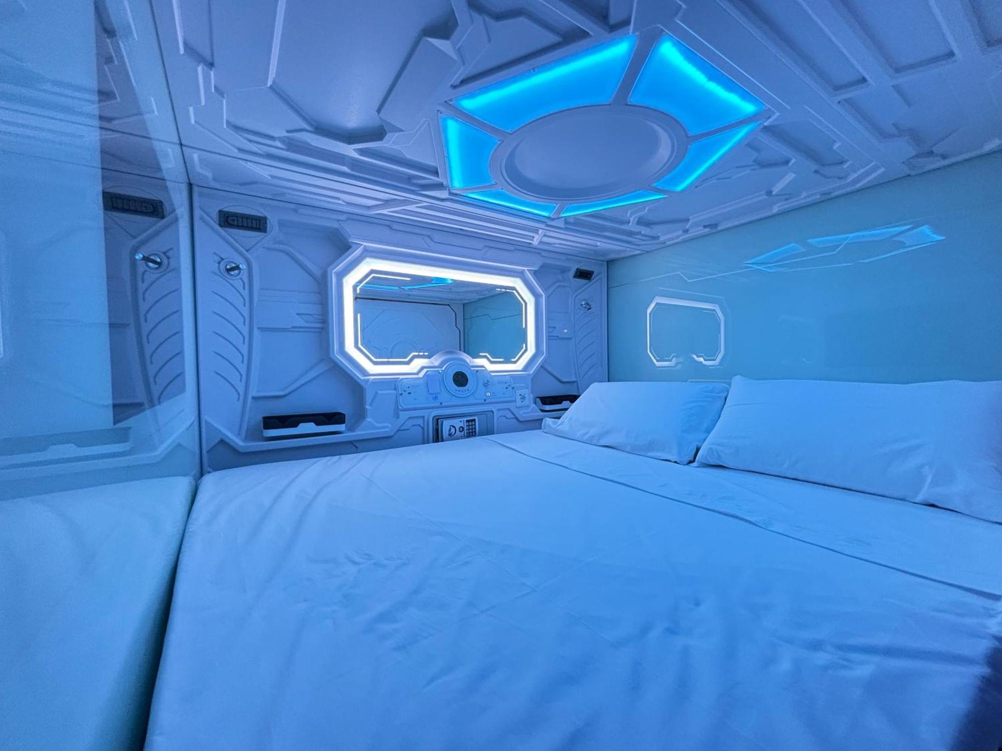 Deluxe Double Capsule Room