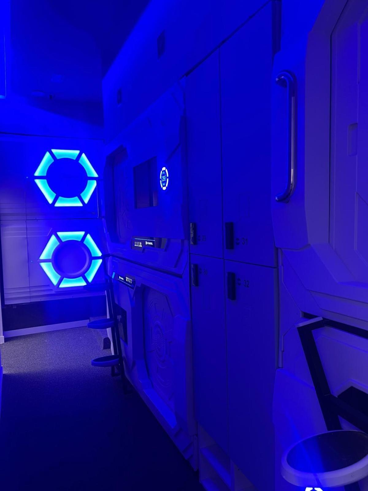 Deluxe Double Capsule Room